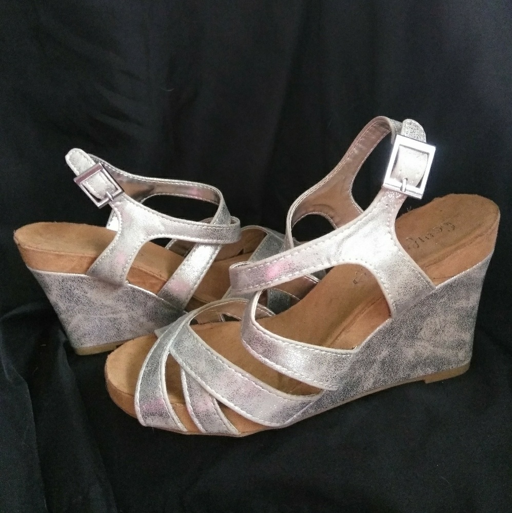 🆕Silver strappy wedge dress sandals